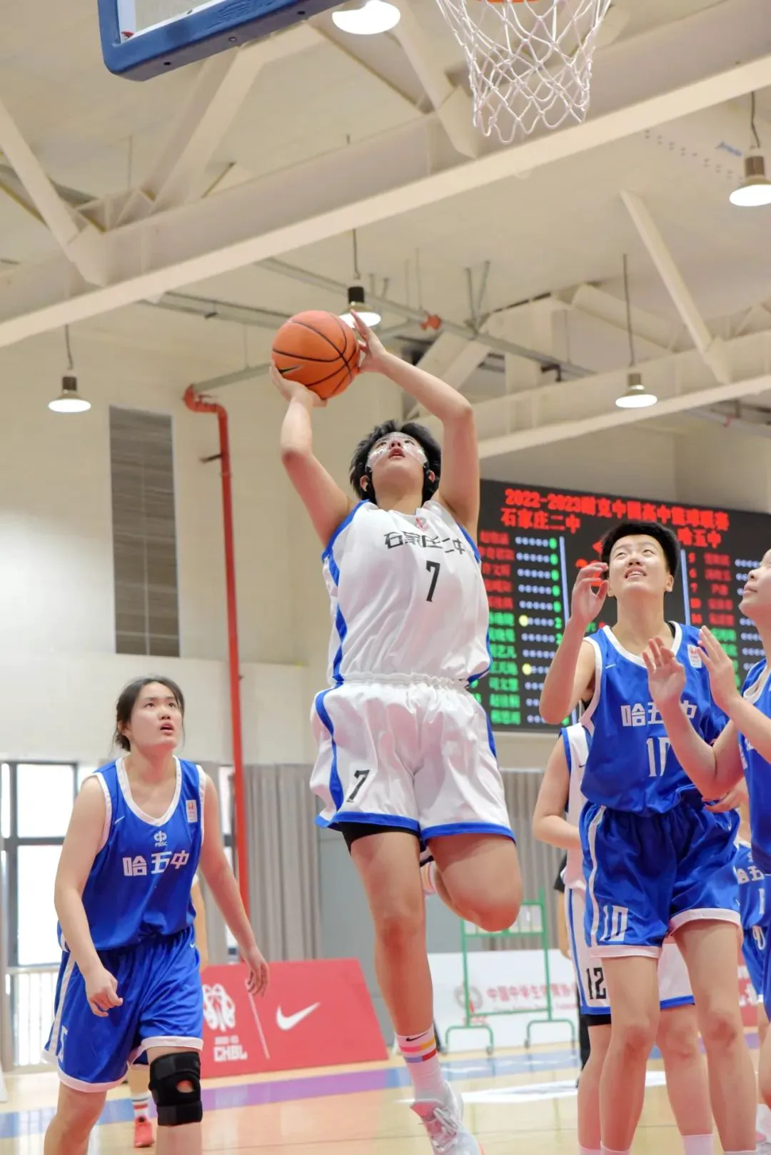 刻苦训练篮球时如何避免受伤的建议_1
